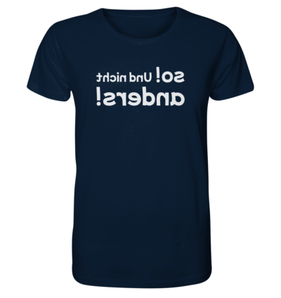 So! Und nicht anders! - Spiegelschrift - Unisex Bio T-Shirt 12 Spiegelgewand - Reiche deinem Spiegelbild die Hand - front organic shirt 0e2035 1116x 53